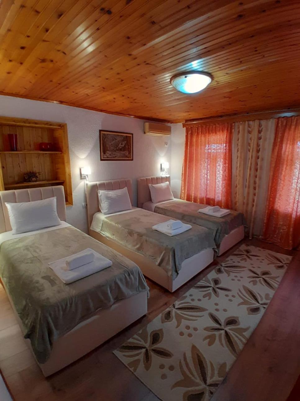 Guest House Ejona Gjirokaster Ngoại thất bức ảnh