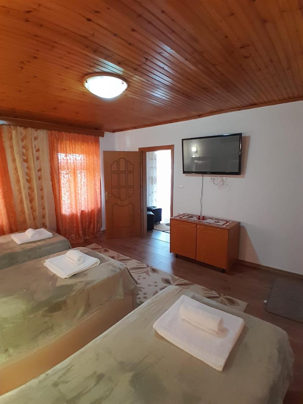 Guest House Ejona Gjirokaster Ngoại thất bức ảnh