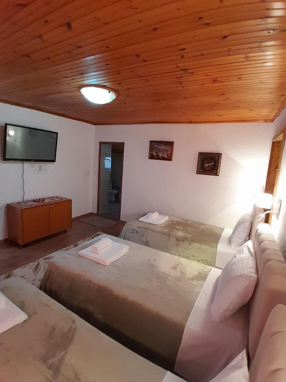 Guest House Ejona Gjirokaster Ngoại thất bức ảnh