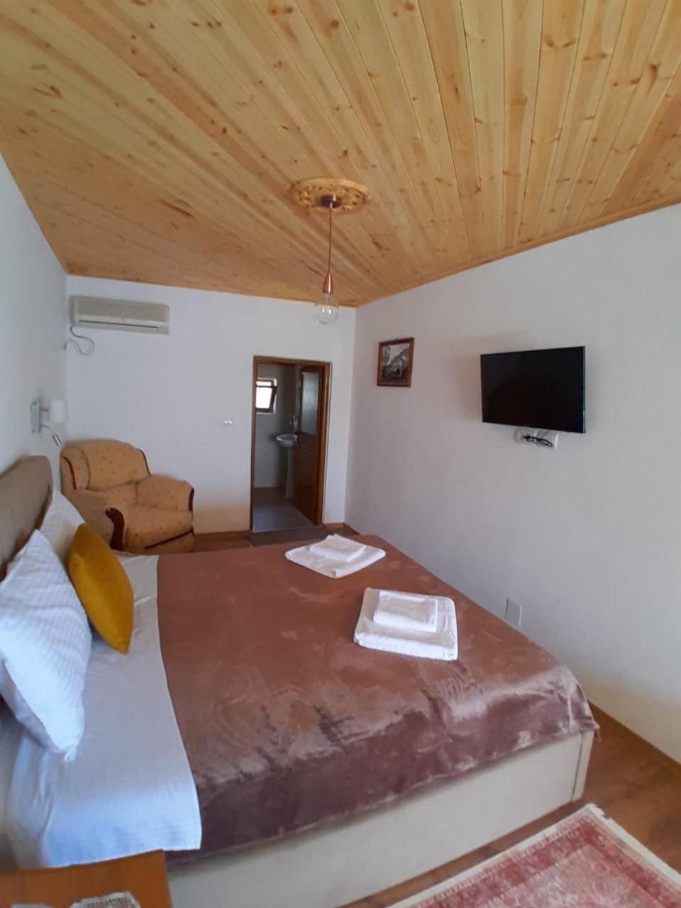 Guest House Ejona Gjirokaster Ngoại thất bức ảnh