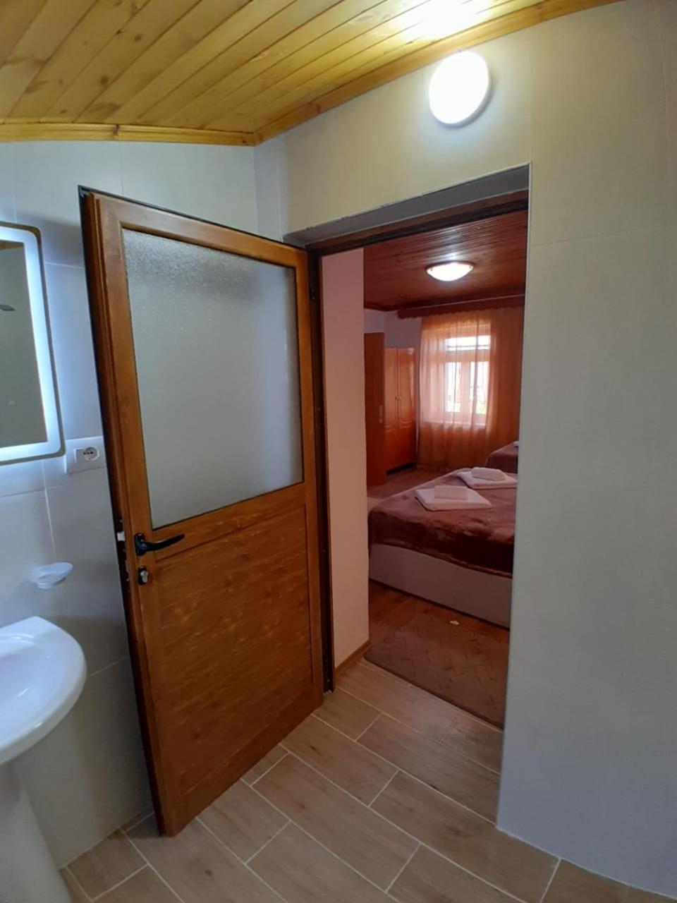 Guest House Ejona Gjirokaster Ngoại thất bức ảnh
