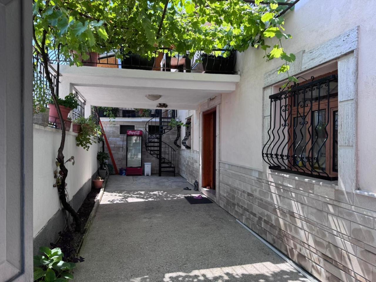 Guest House Ejona Gjirokaster Ngoại thất bức ảnh