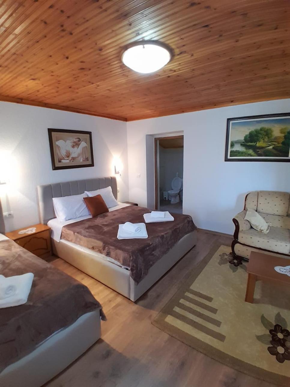 Guest House Ejona Gjirokaster Ngoại thất bức ảnh