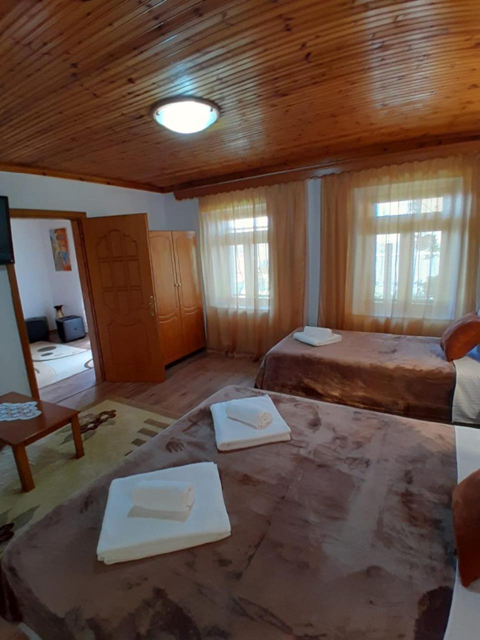 Guest House Ejona Gjirokaster Ngoại thất bức ảnh